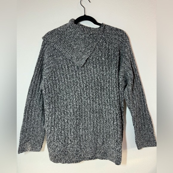 Zara sweater with faux turtleneck and button detail - Picture 1 of 7